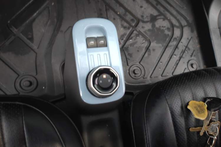 Used Geely Galaxy Panda 2024 Panda Mini 200km Endurance Bear Gear Lever