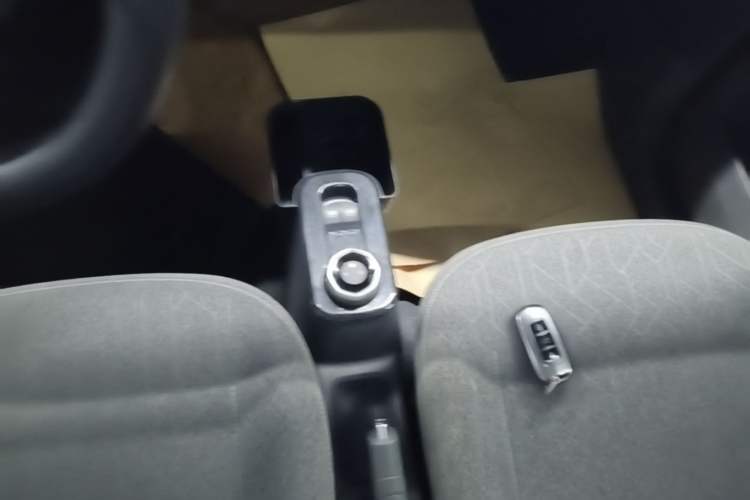 Used Geely Galaxy Panda 2024 Facelifted Panda Mini 200km Dragon Edition Gear Lever