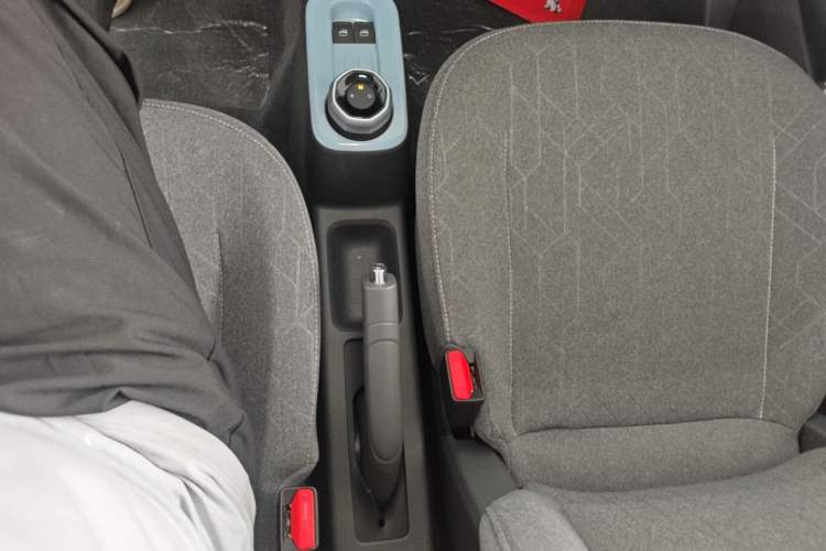 Used Geely Galaxy Panda 2024 Panda Mini 200km Endurance Bear Gear Lever