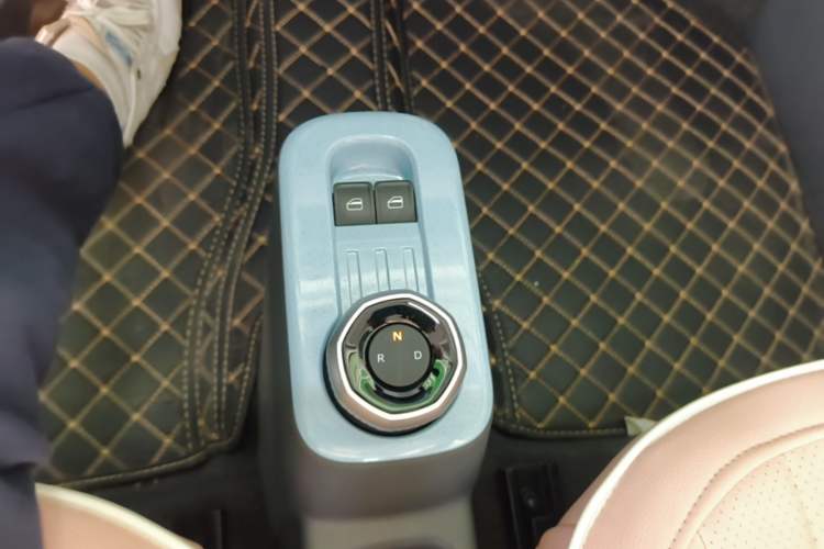 Used Geely Galaxy Panda 2024 Facelifted Panda Mini 200km Dragon Edition Gear Lever