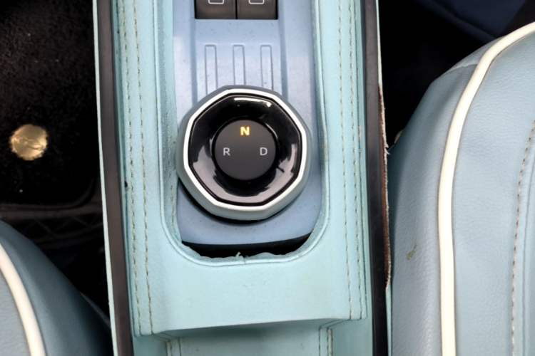 Used Geely Galaxy Panda 2024 Panda Mini 200km Endurance Bear Gear Lever