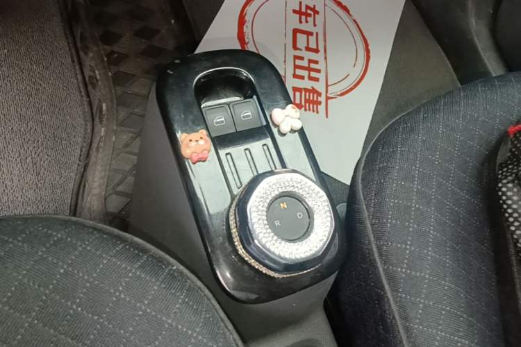 Used Geely Galaxy Panda 2024 Panda Mini 200km Endurance Bear Gear Lever