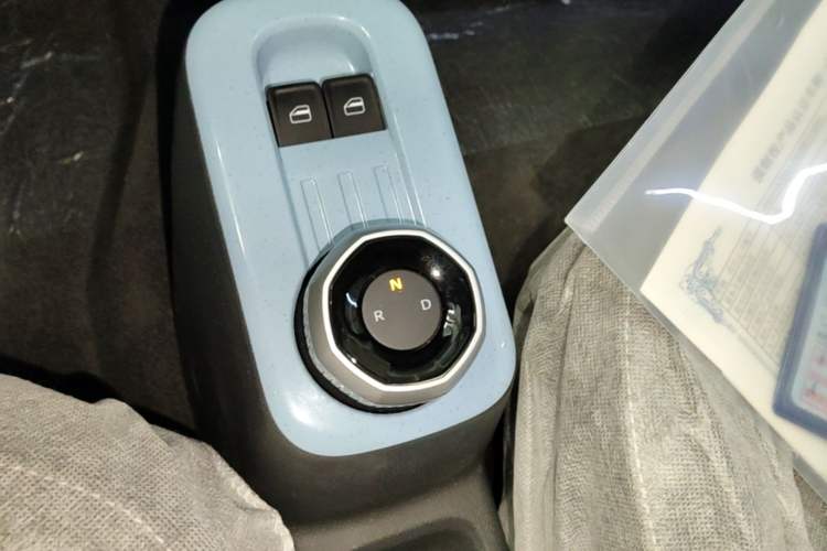 Used Geely Galaxy Panda 2024 Panda Mini 200km Endurance Bear Gear Lever