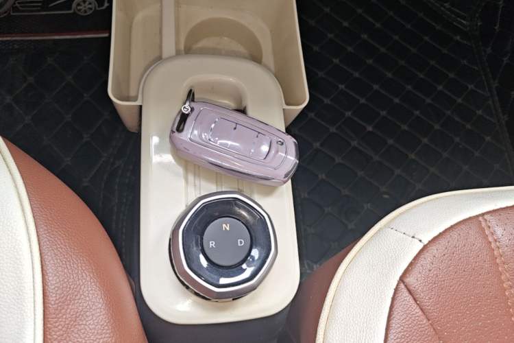 Used Geely Galaxy Panda 2024 Panda Mini 200km Endurance Bear Gear Lever