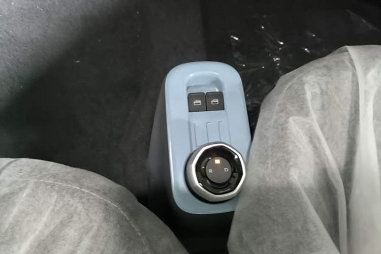 Used Geely Galaxy Panda 2024 Panda Mini 200km Endurance Bear Gear Lever