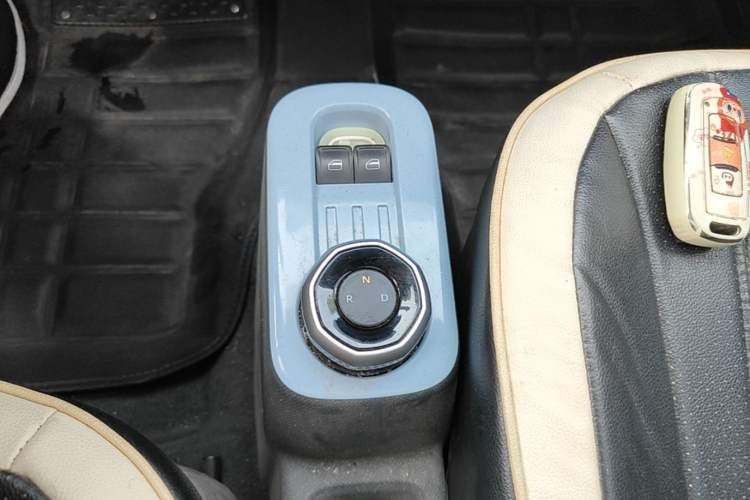 Used Geely Galaxy Panda 2024 Panda Mini 200km Endurance Bear Gear Lever