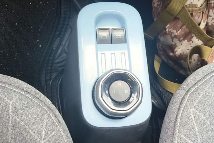 Used Geely Galaxy Panda 2024 Panda Mini 200km Endurance Bear Gear Lever
