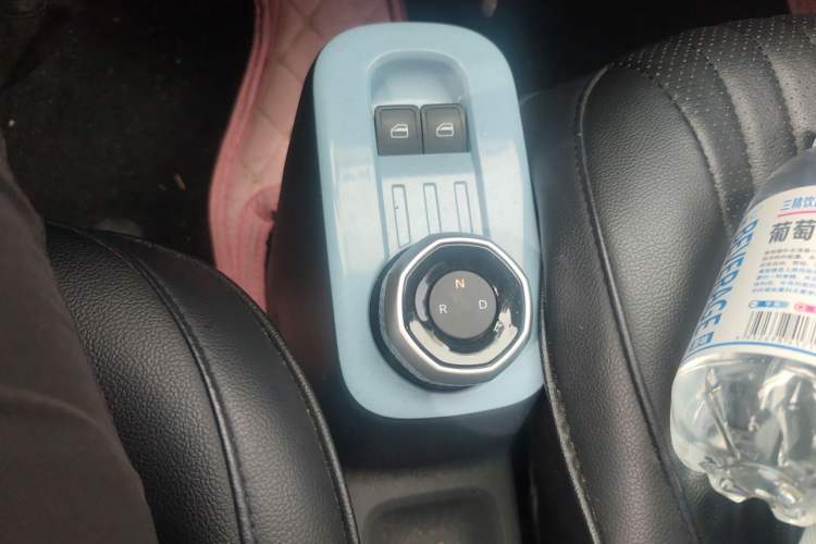 Used Geely Galaxy Panda 2024 Panda Mini 200km Endurance Bear Gear Lever