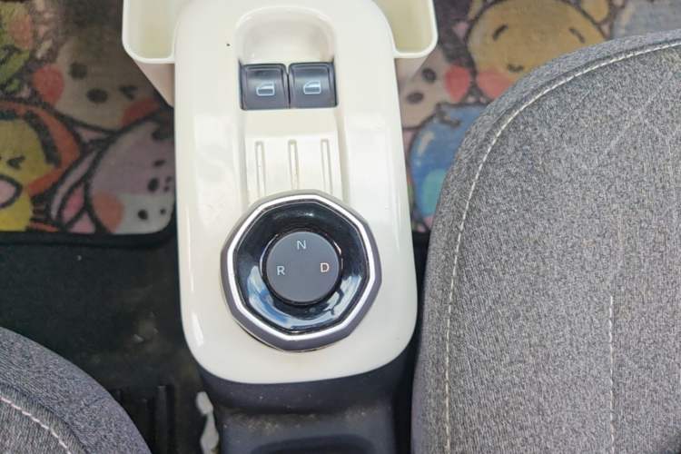 Used Geely Galaxy Panda 2024 Panda Mini 200km Endurance Bear Gear Lever
