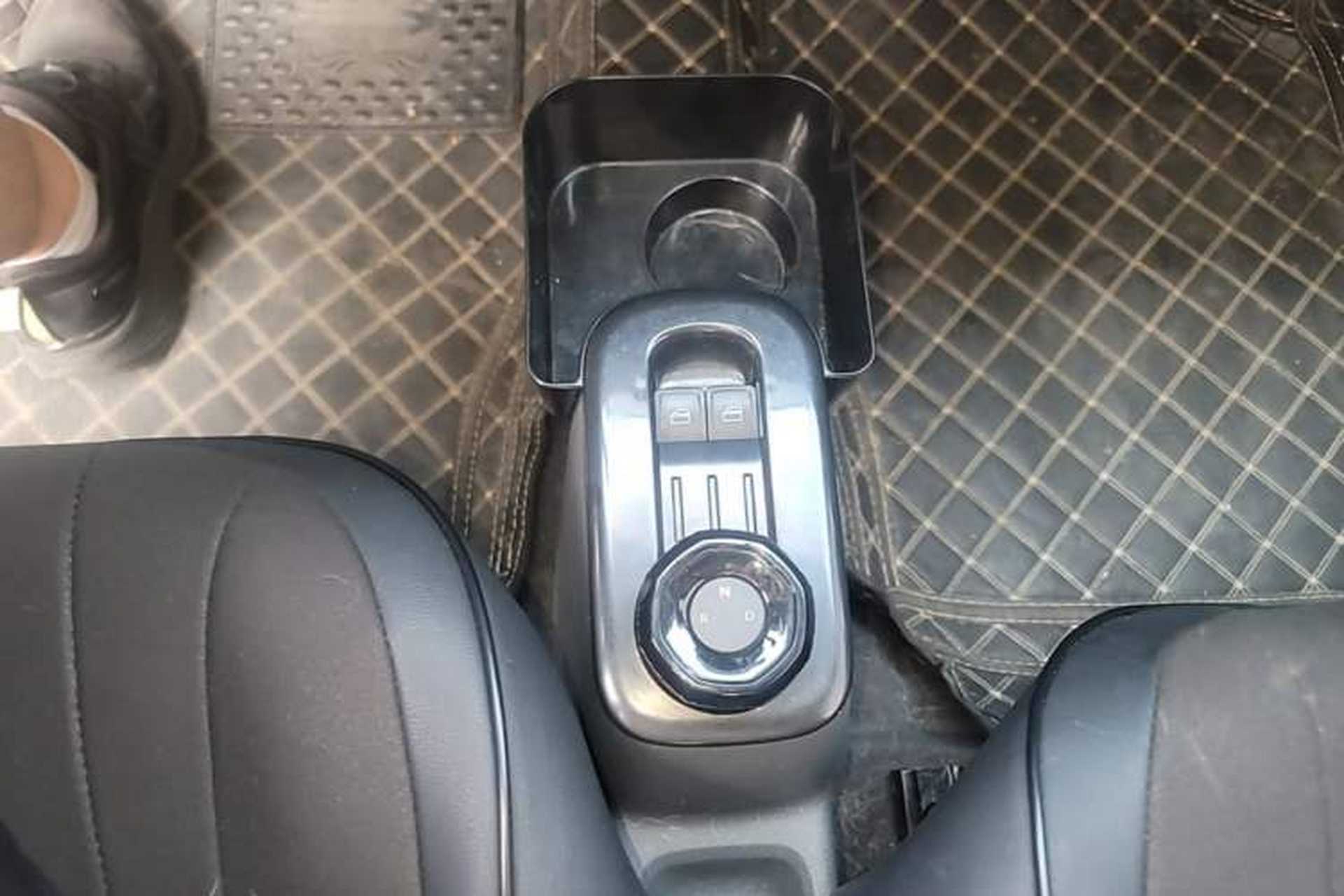 Used Geely Galaxy Panda 2024 Panda Mini 200km Endurance Bear Gear Lever