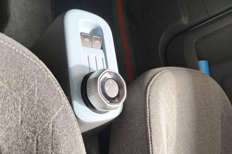 Used Geely Galaxy Panda 2024 Panda Mini 200km Endurance Bear Gear Lever