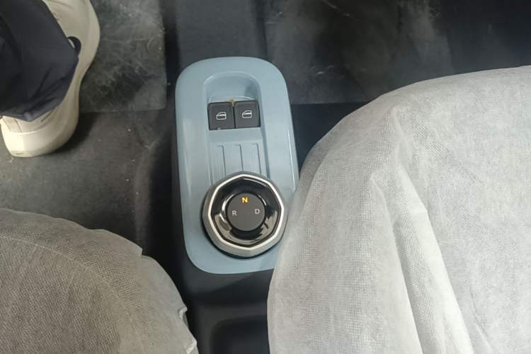 Used Geely Galaxy Panda 2024 Panda Mini 200km Endurance Bear Gear Lever