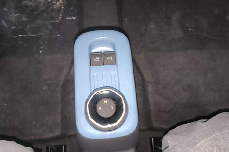 Used Geely Galaxy Panda 2024 Panda Mini 200km Endurance Bear Gear Lever