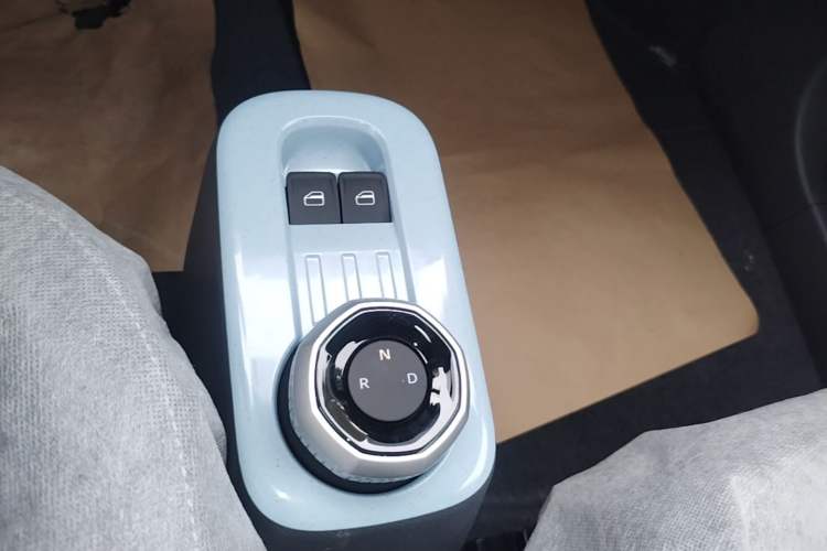 Used Geely Galaxy Panda 2024 Panda Mini 200km Endurance Bear Gear Lever