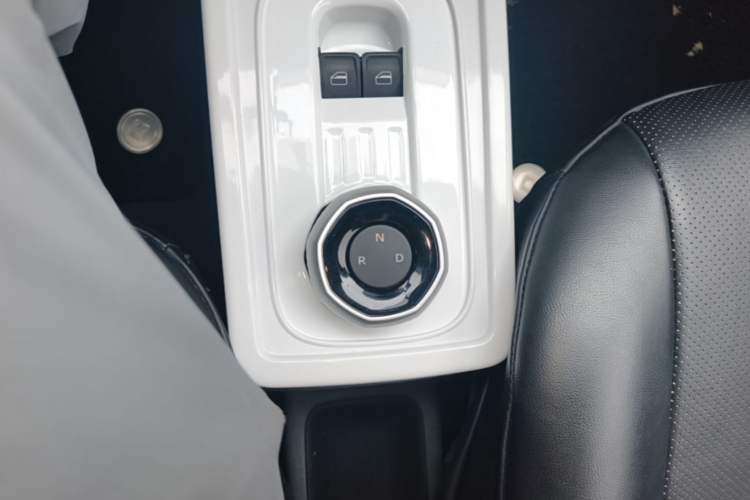 Used Geely Galaxy Panda 2024 Panda Mini 200km Endurance Bear Gear Lever