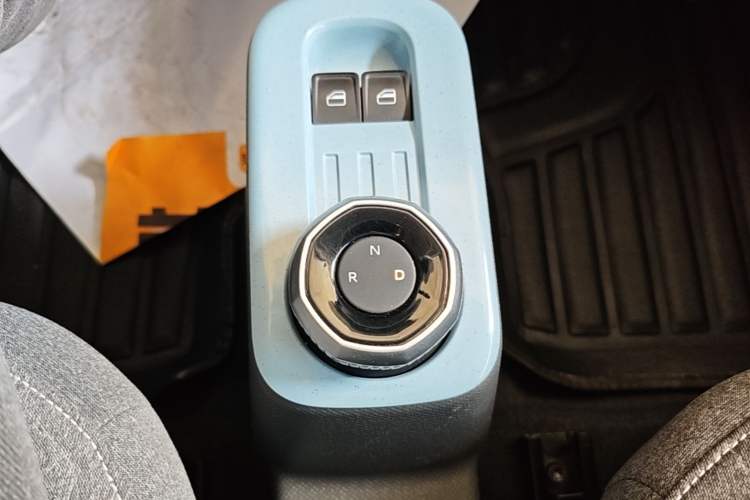 Used Geely Galaxy Panda 2024 Panda Mini 200km Endurance Bear Gear Lever