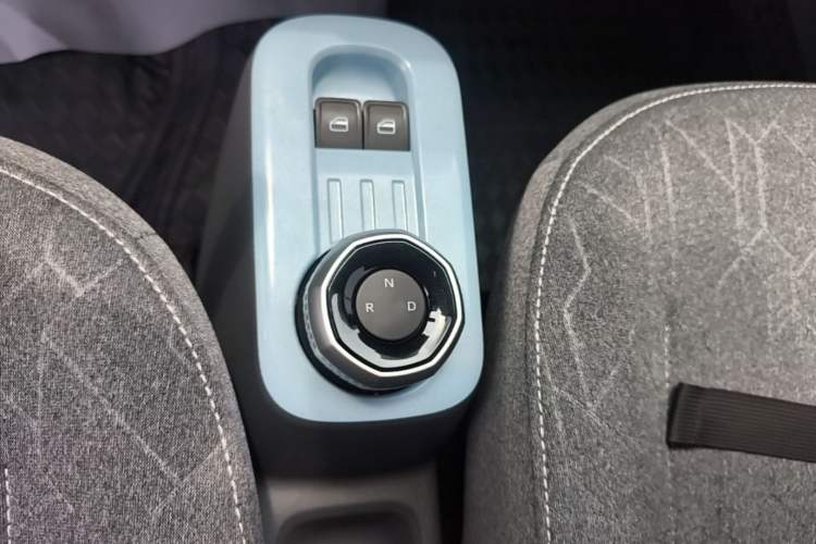 Used Geely Galaxy Panda 2024 Panda Mini 200km Longteng PRO Edition Gear Lever