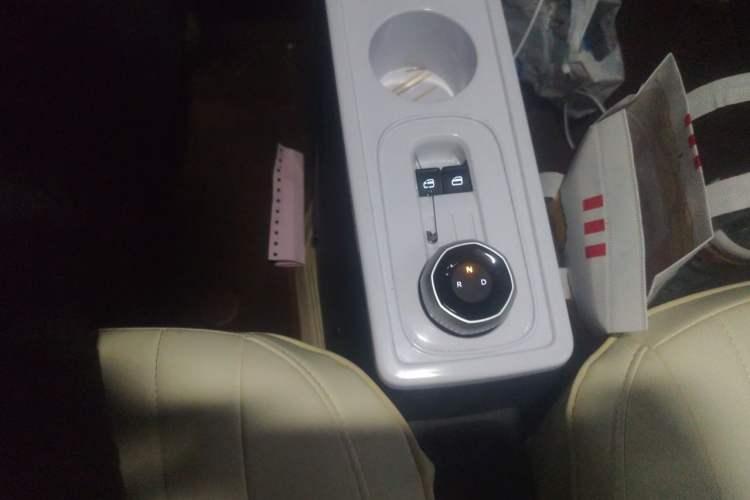 Used Geely Galaxy Panda 2024 Panda Mini 200km Endurance Bear Gear Lever
