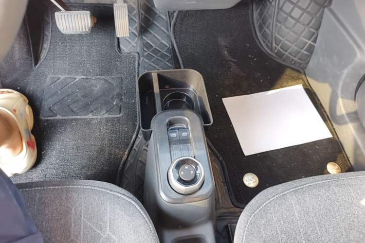 Used Geely Galaxy Panda 2024 Panda Mini 200km Endurance Bear Gear Lever