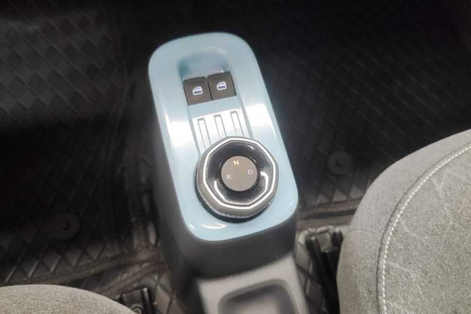 Used Geely Galaxy Panda 2024 Panda Mini 200km Endurance Bear Gear Lever