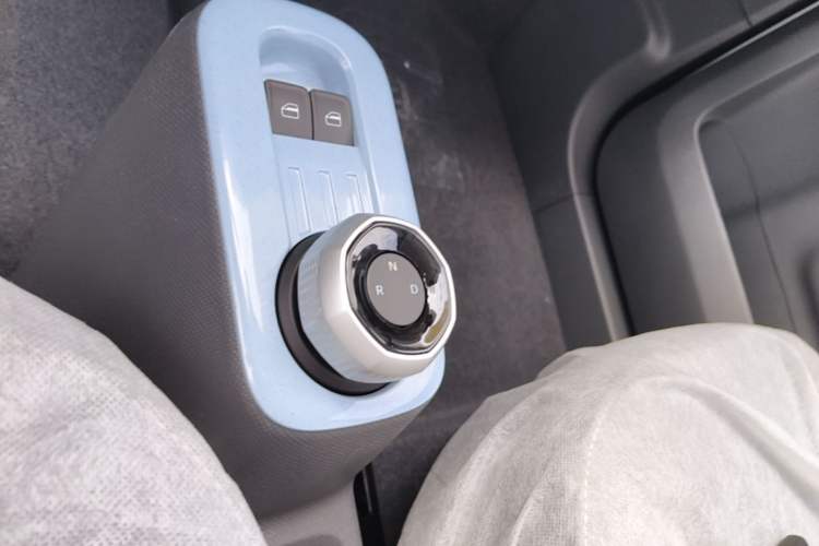 Used Geely Galaxy Panda 2024 Panda Mini 200km Endurance Bear Gear Lever