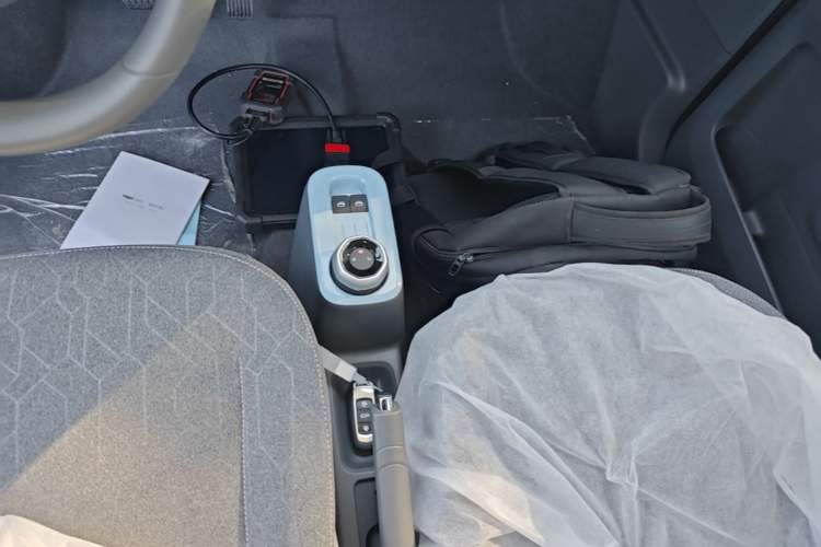 Used Geely Galaxy Panda 2024 Panda Mini 200km Endurance Bear Gear Lever