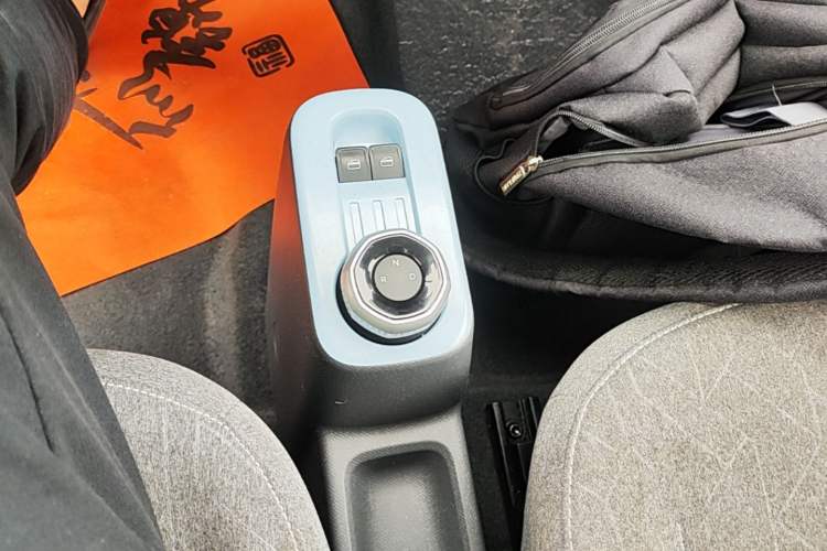 Used Geely Galaxy Panda 2024 Panda Mini 200km Endurance Bear Gear Lever