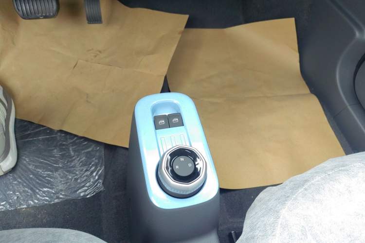 Used Geely Galaxy Panda 2024 Panda Mini 200km Endurance Bear Gear Lever