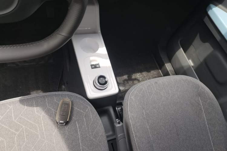 Used Geely Galaxy Panda 2024 Panda Mini 200km Longteng PRO Edition Gear Lever