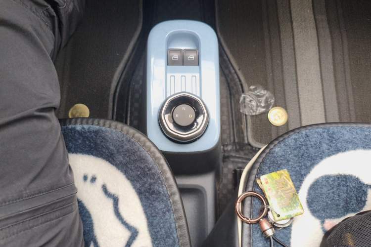 Used Geely Galaxy Panda 2024 Panda Mini 200km Endurance Bear Gear Lever