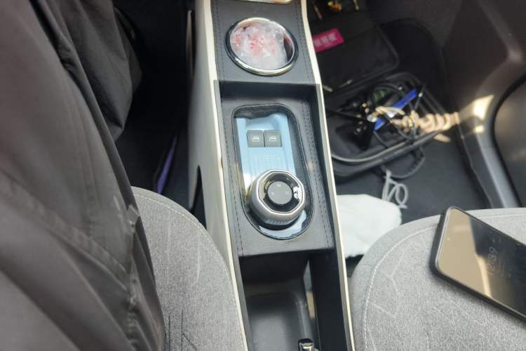 Used Geely Galaxy Panda 2024 Panda Mini 200km Endurance Bear Gear Lever