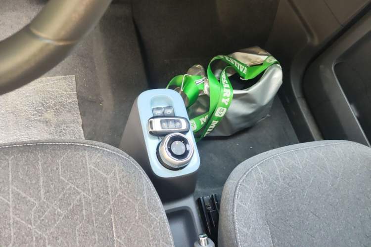 Used Geely Galaxy Panda 2024 Panda Mini 200km Endurance Bear Gear Lever