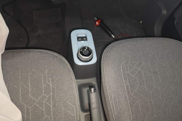 Used Geely Galaxy Panda 2024 Panda Mini 200km Endurance Bear Gear Lever