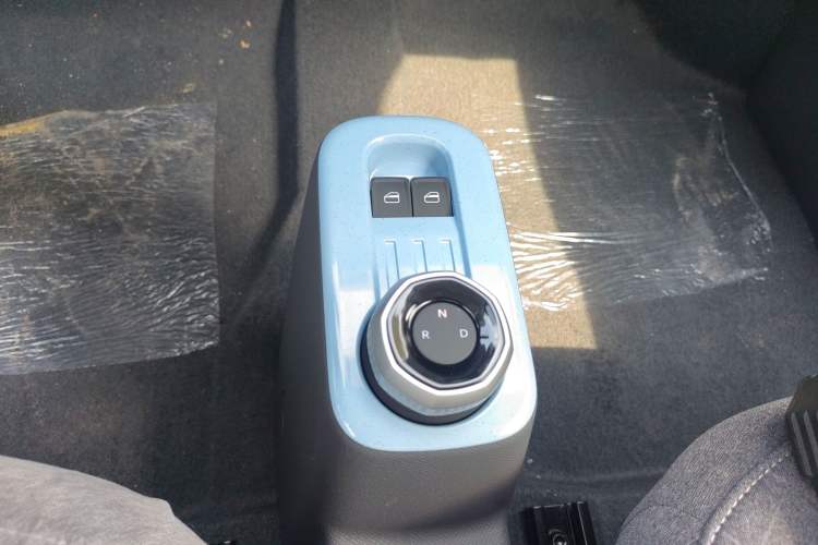 Used Geely Galaxy Panda 2024 Panda Mini 200km Endurance Bear Gear Lever