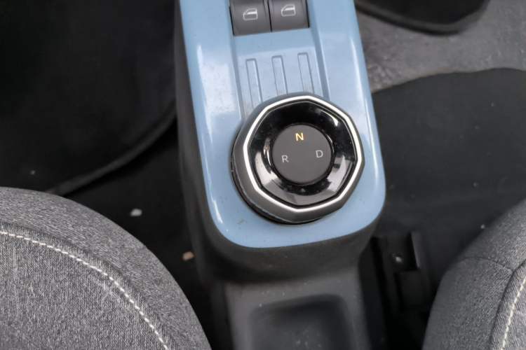 Used Geely Galaxy Panda 2024 Panda Mini 200km Endurance Bear Gear Lever