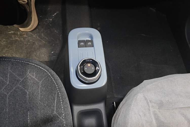 Used Geely Galaxy Panda 2024 Panda Mini 200km Longteng PRO Edition Gear Lever