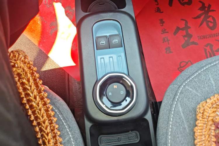 Used Geely Galaxy Panda 2024 Panda Mini 200km Endurance Bear Gear Lever
