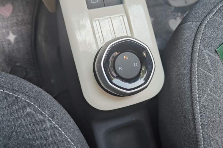 Used Geely Galaxy Panda 2024 Panda Mini 200km Endurance Bear Gear Lever