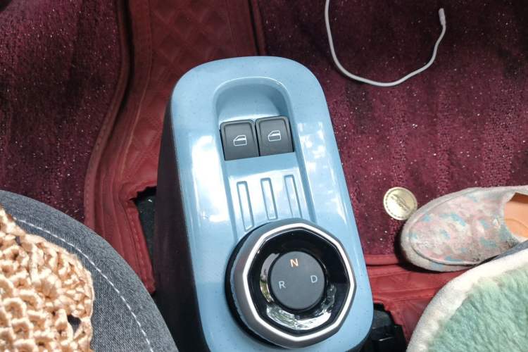 Used Geely Galaxy Panda 2024 Panda Mini 200km Endurance Bear Gear Lever