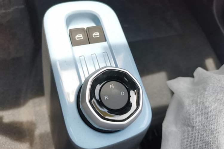 Used Geely Galaxy Panda 2024 Panda Mini 200km Endurance Bear Gear Lever