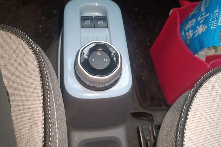 Used Geely Galaxy Panda 2024 Panda Mini 200km Endurance Bear Gear Lever