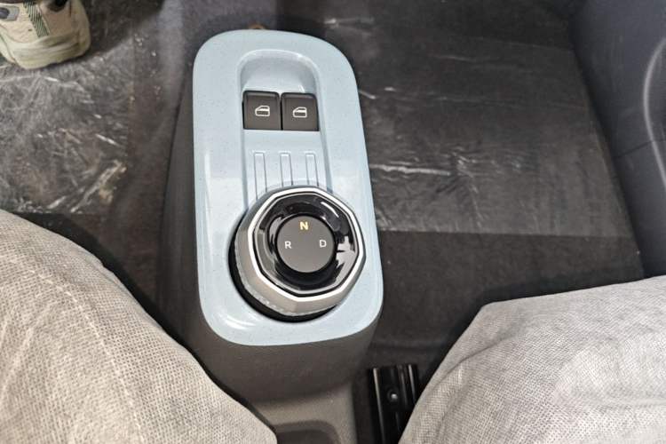 Used Geely Galaxy Panda 2024 Panda Mini 200km Endurance Bear Gear Lever