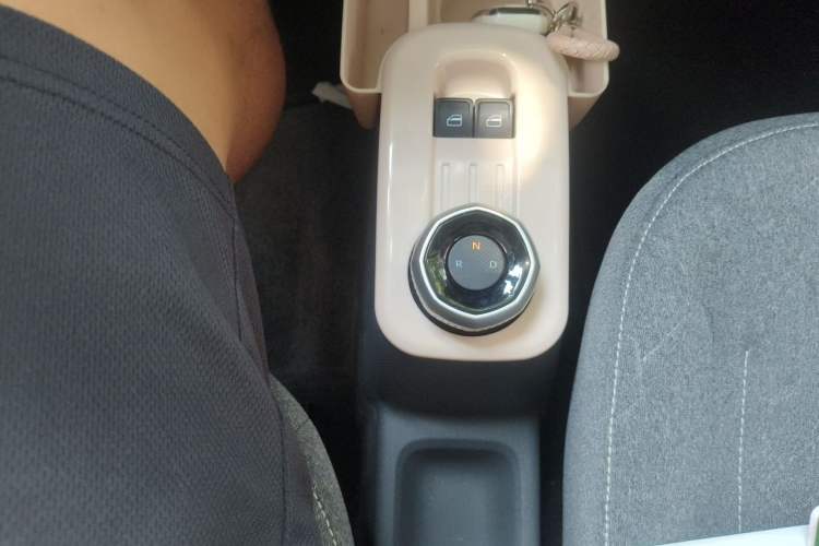 Used Geely Galaxy Panda 2024 Panda Mini 200km Longteng PRO Edition Gear Lever