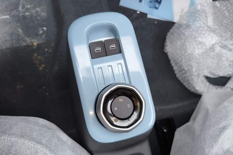 Used Geely Galaxy Panda 2024 Panda Mini 200km Endurance Bear Gear Lever