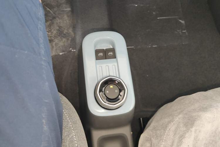 Used Geely Galaxy Panda 2024 Panda Mini 200km Endurance Bear Gear Lever