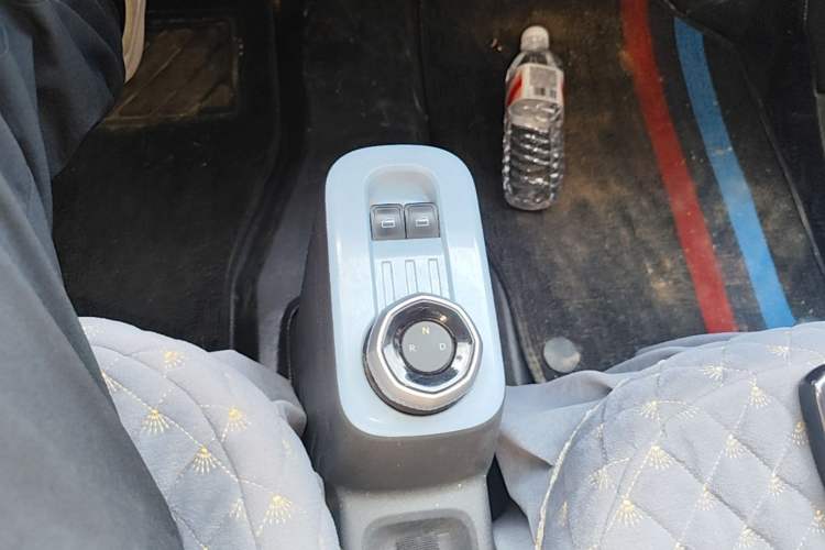 Used Geely Galaxy Panda 2024 Panda Mini 200km Endurance Bear Gear Lever