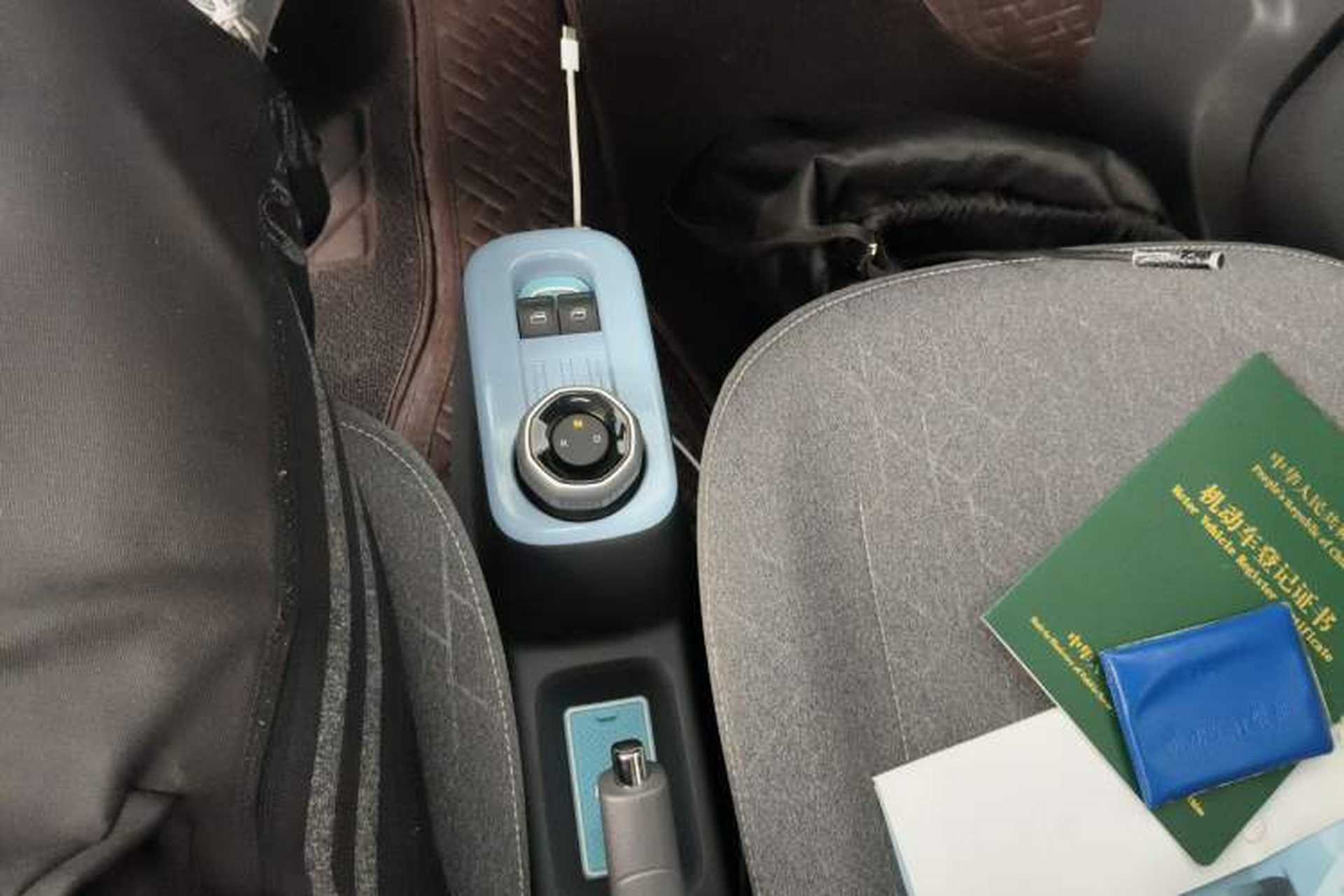 Used Geely Galaxy Panda 2024 Panda Mini 200km Endurance Bear Gear Lever