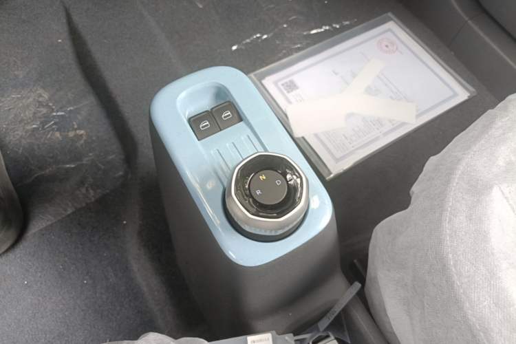 Used Geely Galaxy Panda 2024 Panda Mini 200km Endurance Bear Gear Lever