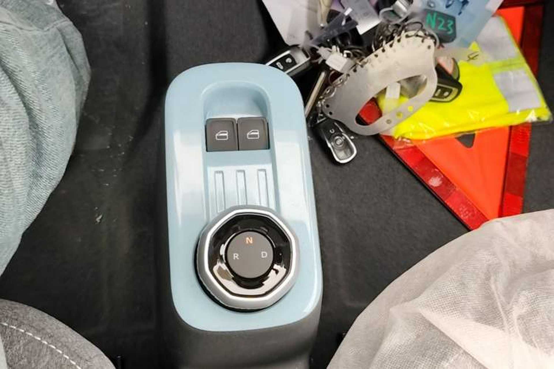 Used Geely Galaxy Panda 2024 Panda Mini 200km Endurance Bear Gear Lever