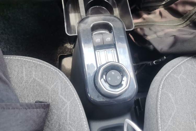 Used Geely Galaxy Panda 2024 Panda Mini 200km Endurance Bear Gear Lever